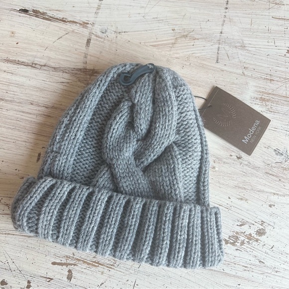 NWT Modena New York Grey Thick Cable Knit Beanie Hat One Size - Picture 2 of 3